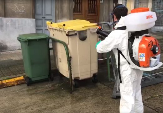Medio Ambiente desinfecta máis de 800 contedores ao día para evitar a propagación do Covid-19